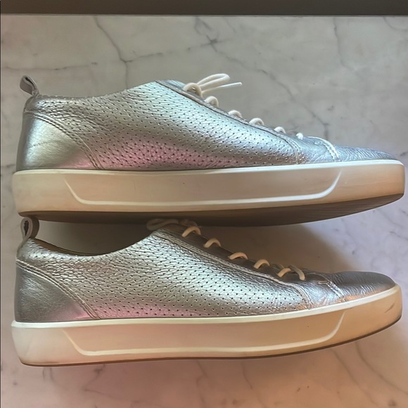 Ecco Silver White Sneakers Minimalist Design - Picture 8 of 16